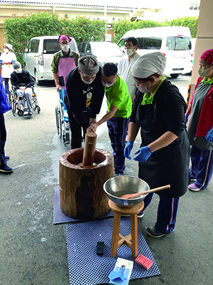 年末の餅つき大会を行いました。