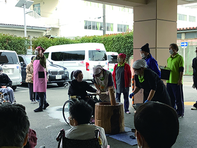 年末の餅つき大会を行いました。